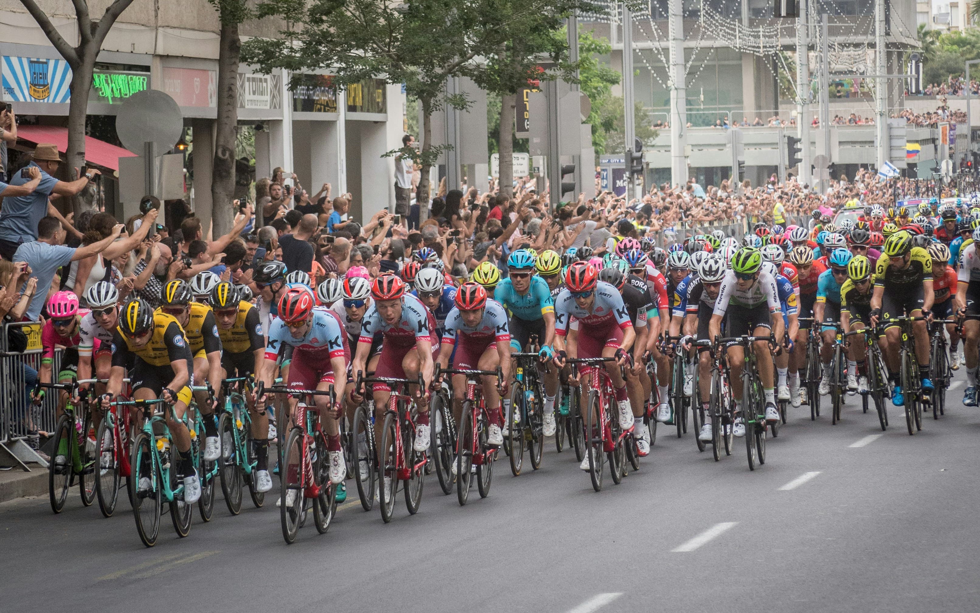 Giro d'Italia 2026: Chaos in Bulgaria, a New Pink Hero, and Vingegaard Waiting in the Wings